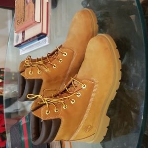 Men's size 9  tan Timberland boots